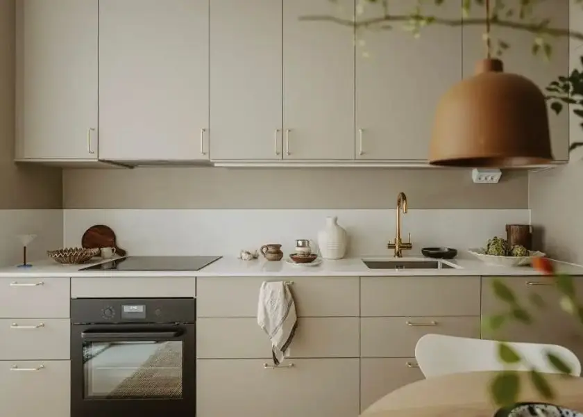 Dapur Warna Cat Rumah Minimalis Putih atau Beige Cerah