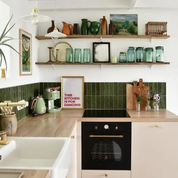 Talenan Kayu sebagai Dekorasi Dapur Estetik Sederhana