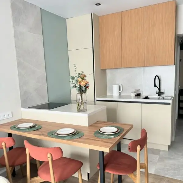 Desain Dapur Minibar dengan Kursi Bar yang Ringan Secara Visual