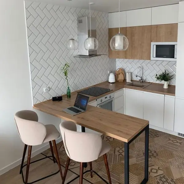 Desain Dapur Minibar dengan Lampu Gantung Kecil