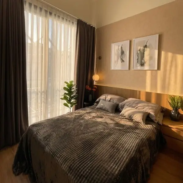 Desain Kamar 3x3 untuk Suami Istri Warna Beige dan Putih untuk Suasana Hangat