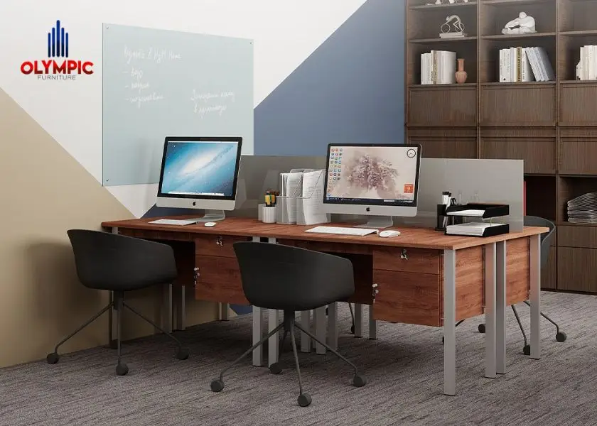 Desain Ruang Kerja Kantor dengan Furnitur Desain Clean