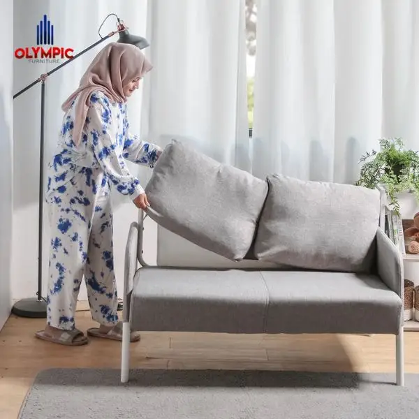 Gunakan Sofa yang Tidak Terlalu Besar untuk Ruang TV Minimalis