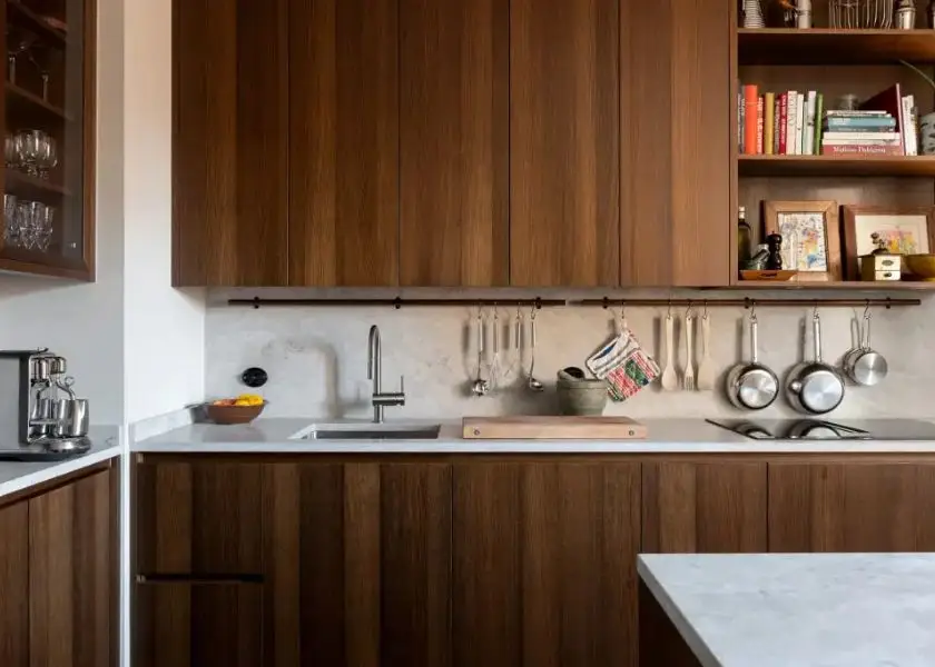 Kitchen Set Dapur Sempit dengan Drawer dan Kabinet Multi-Level