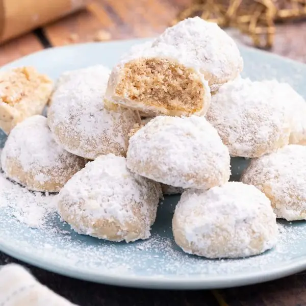 Kue Lebaran Putri Salju Rasa Kacang Mente