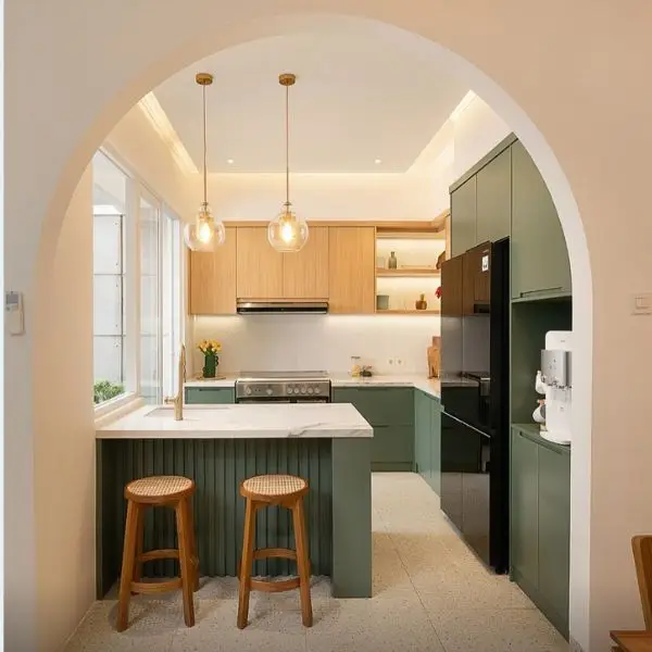 Kursi Bar yang Ringan Secara Visual di Dapur Mini Bar Cantik