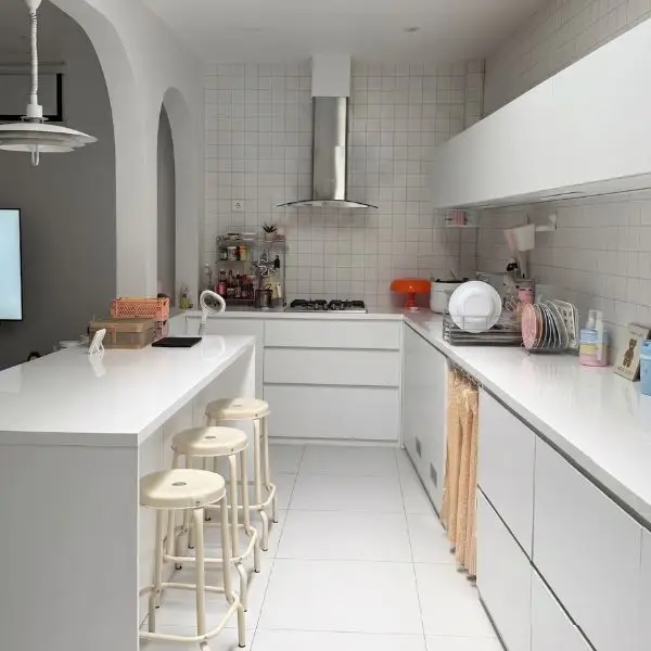 Kursi Mini Bar Dapur Sempit dengan Desain Ringan