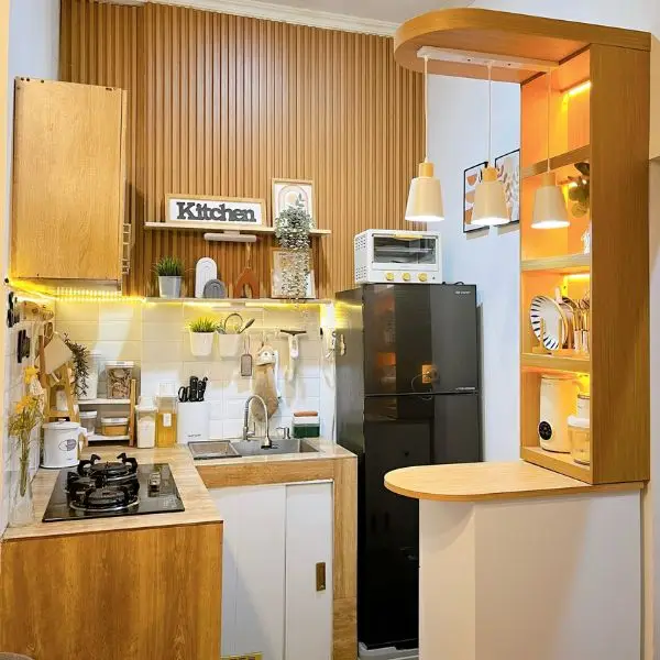 Maksimalkan Penyimpanan Vertikal di Mini Bar Dapur Sempit