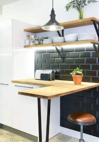 Manfaatkan Meja Tambahan dari Kitchen Set Desain Dapur Minibar