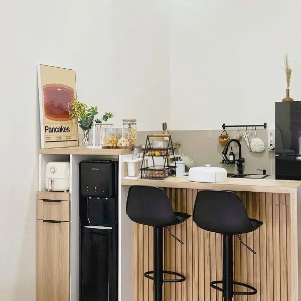 Mini Bar Dapur Sempit sebagai Pembatas Ruang