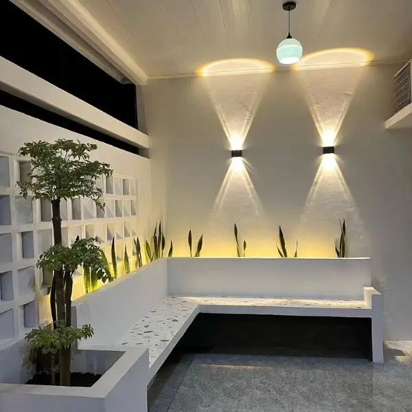 Model Teras Depan dengan Lampu LED