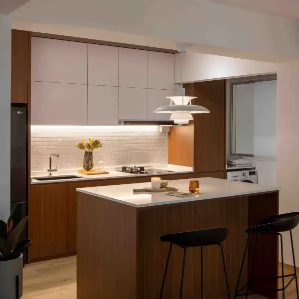 Pencahayaan Kabinet di Kitchen Set Dapur Sempit