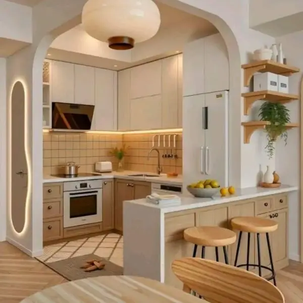 Dapur Rapi dengan Pencahayaan yang Hangat