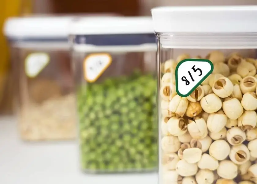 Peralatan Dapur Label dan Tanggal Kadaluarsa pada Toples