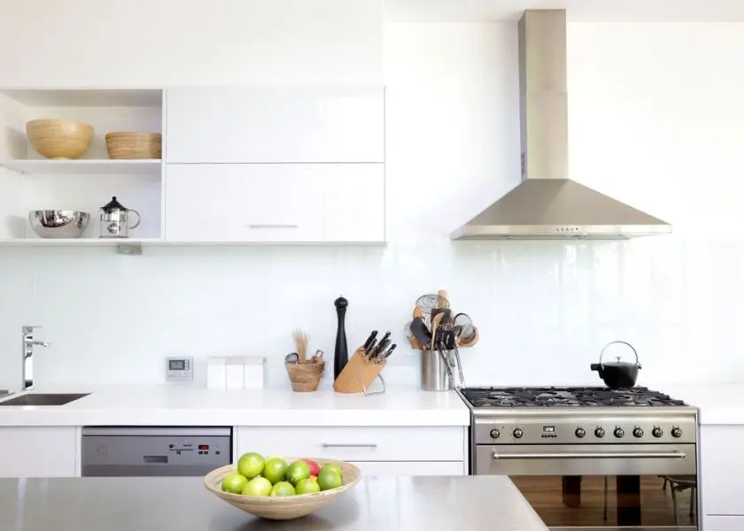 Kurangi Peralatan yang Jarang Dipakai di Kitchen Set Dapur Sempit