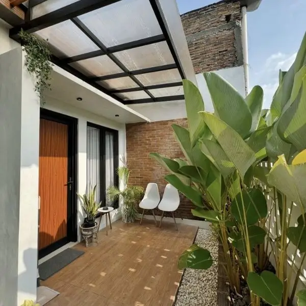 Pilih Kursi Minimalis di Teras Rumah Cantik