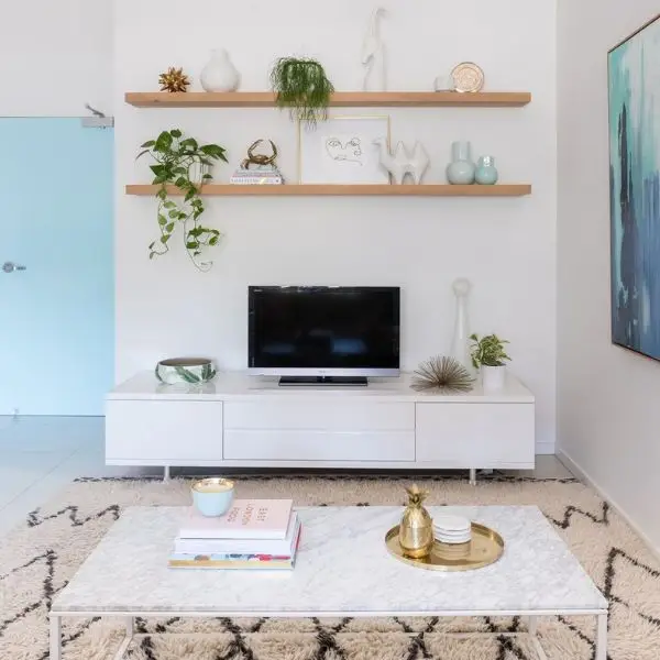 Ruang TV Minimalis Tema Warna Putih atau Off White