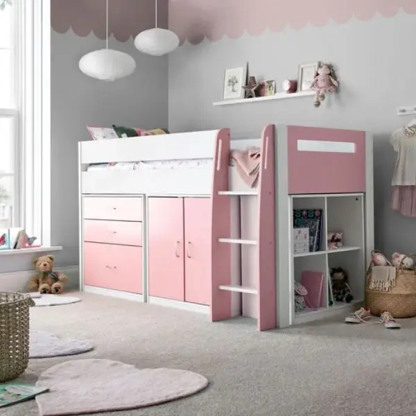 Kamar Anak Perempuan Minimalis dengan Ranjang yang Memiliki Storage