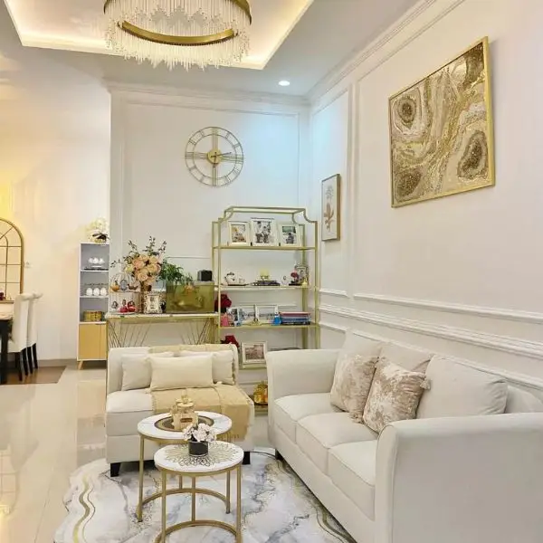 Ruang Tamu Minimalis 3x3 Putih dan Beige untuk Kesan Hangat