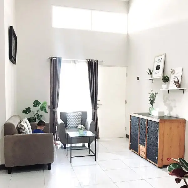 Ruang Tamu Minimalis 3x3 Warna Taupe dan Ivory untuk Kesan Elegan