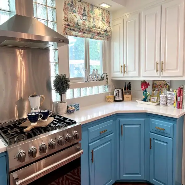 Kitchen Set Dapur Sempit dengan Sirkulasi Udara dan Cahaya