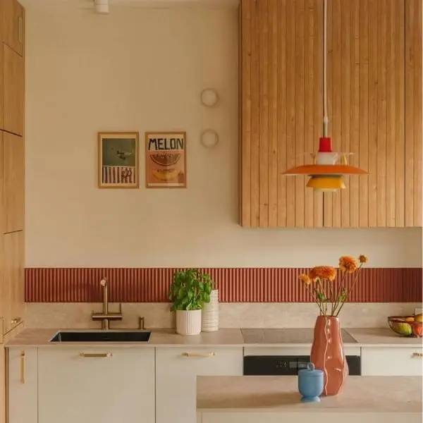 Tanaman Kecil di Area Dapur Estetik Sederhana