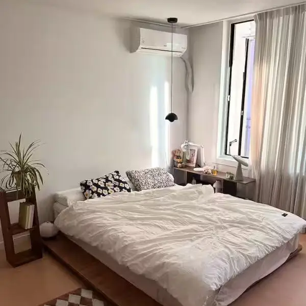 Tirai yang Ringan di Kamar Minimalis