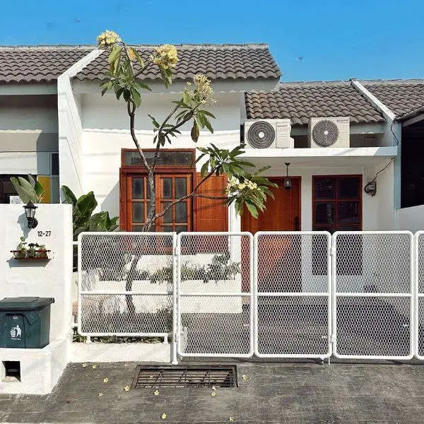 Warna Cat Tembok Pagar Monokrom Minimalis yang Trend